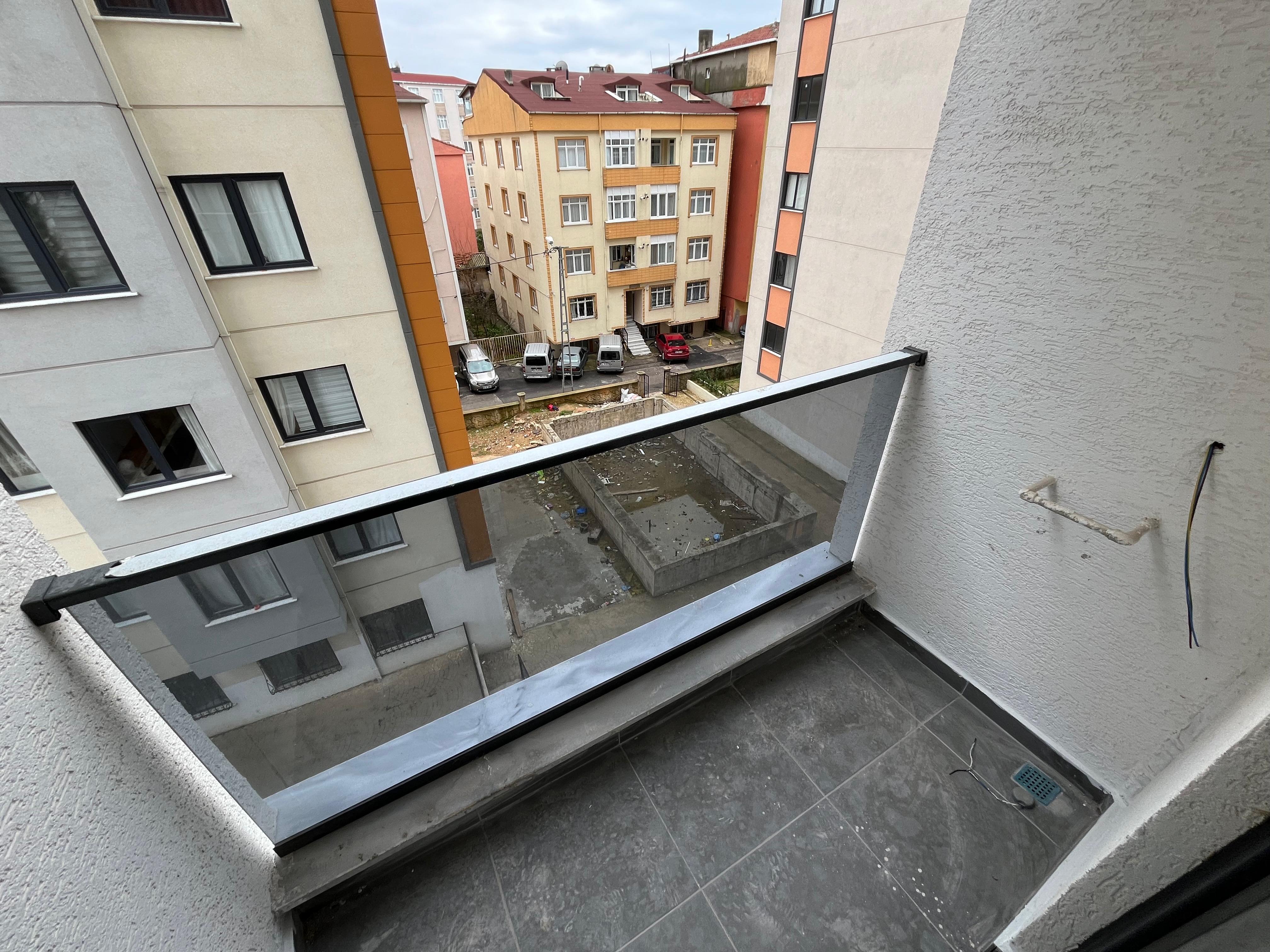 Pendik Çamçeşme'de Satılık 2+1 Kapalı Otoparklı Daire